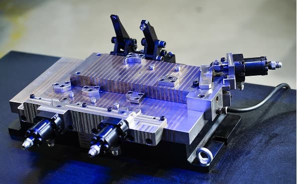 Dispositivo de usinagem projetado pela engenharia da Trivium